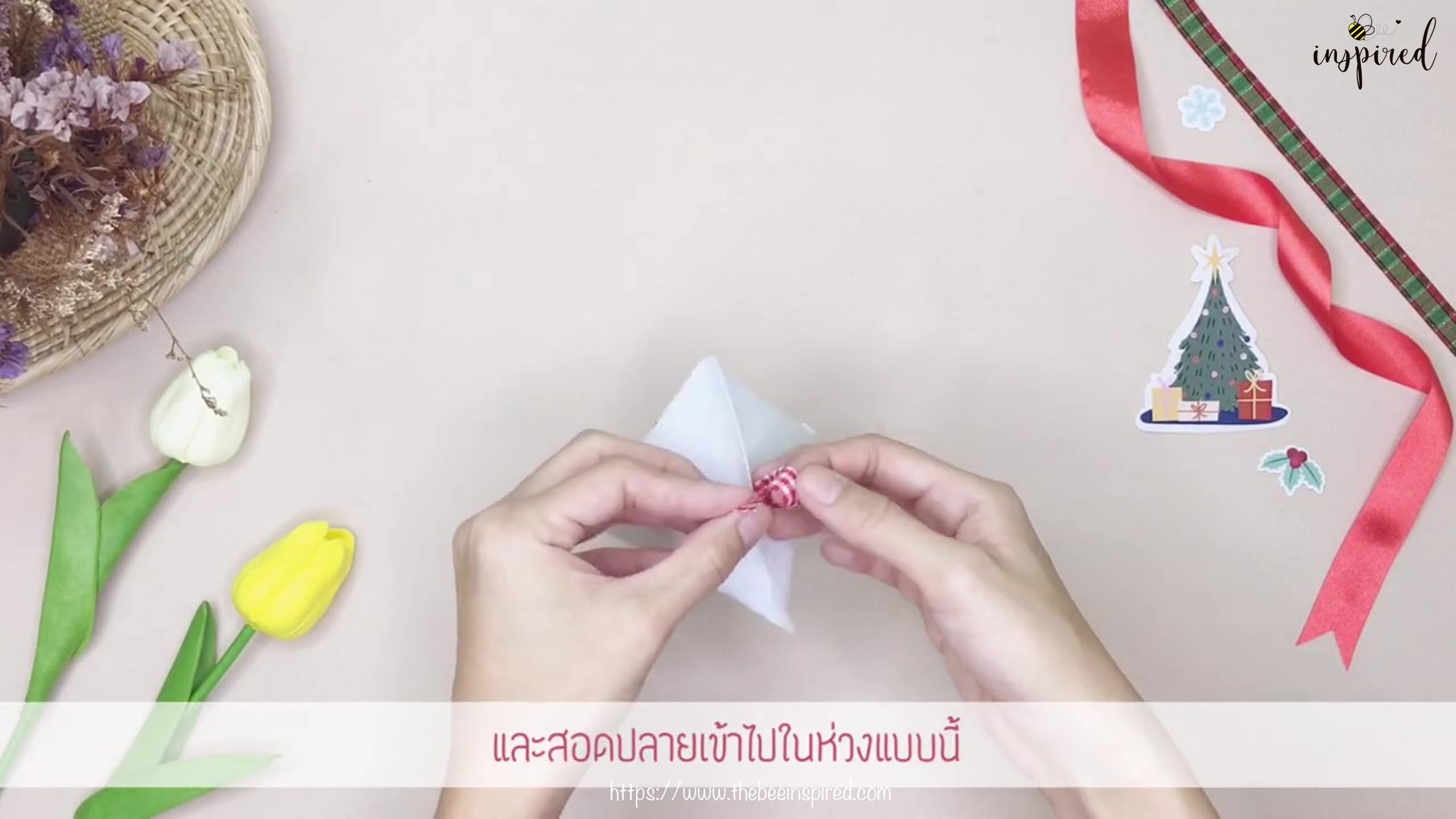 DIY วิธีทำถุงของขวัญวันวาเลนไทน์สามเหลี่ยม_ How to Wrap Gift in Triangle Shape for Valentine_12
