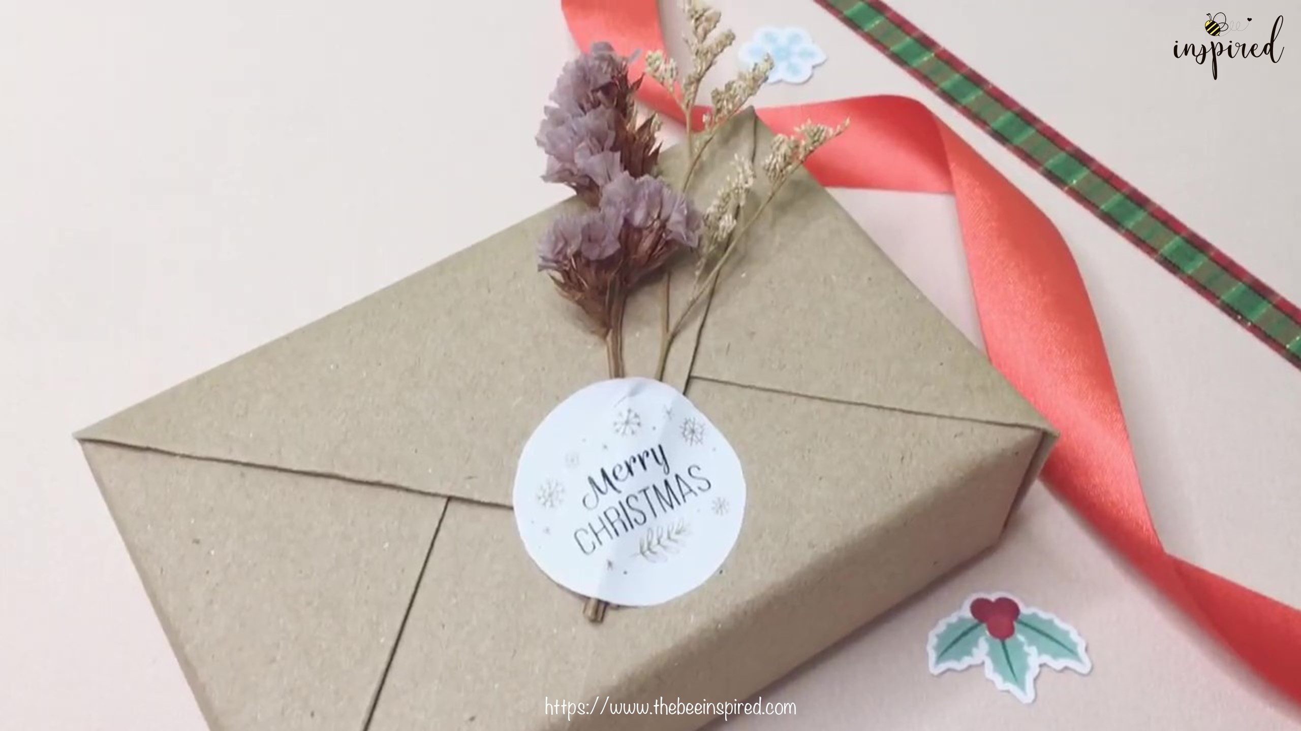 DIY วิธีห่อของขวัญวันวาเลนไทน์ วันปีใหม่ วันคริสมาส & วันเกิด แบบประหยัดกระดาษ_ Gift Wrapping Hack_18