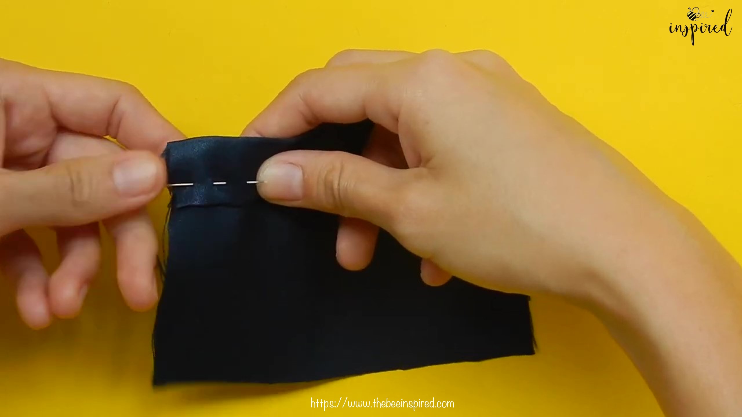 วิธีการเนาผ้า (How to Sew a Basting Stitch)_2
