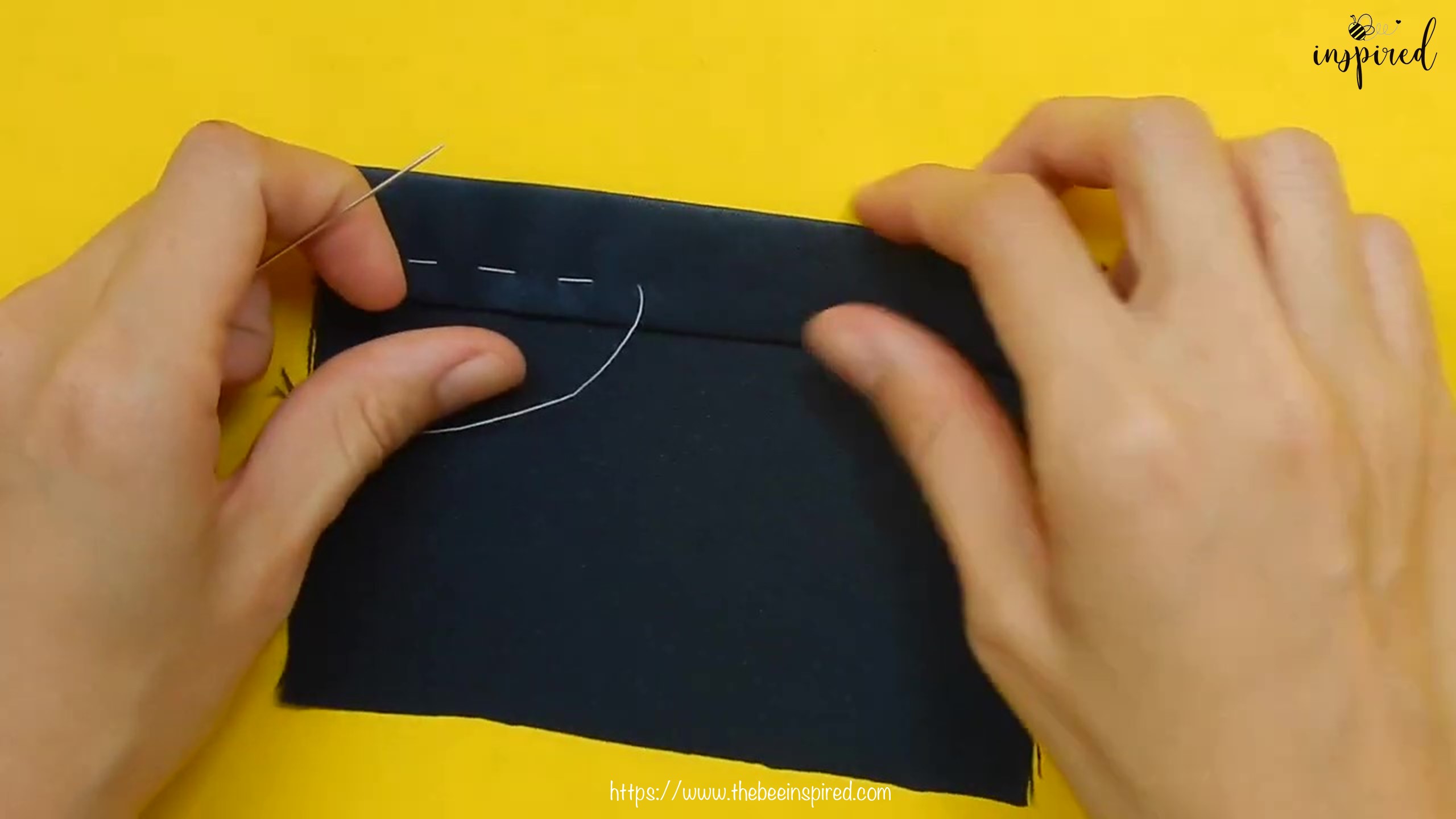 วิธีการเนาผ้า (How to Sew a Basting Stitch)_3