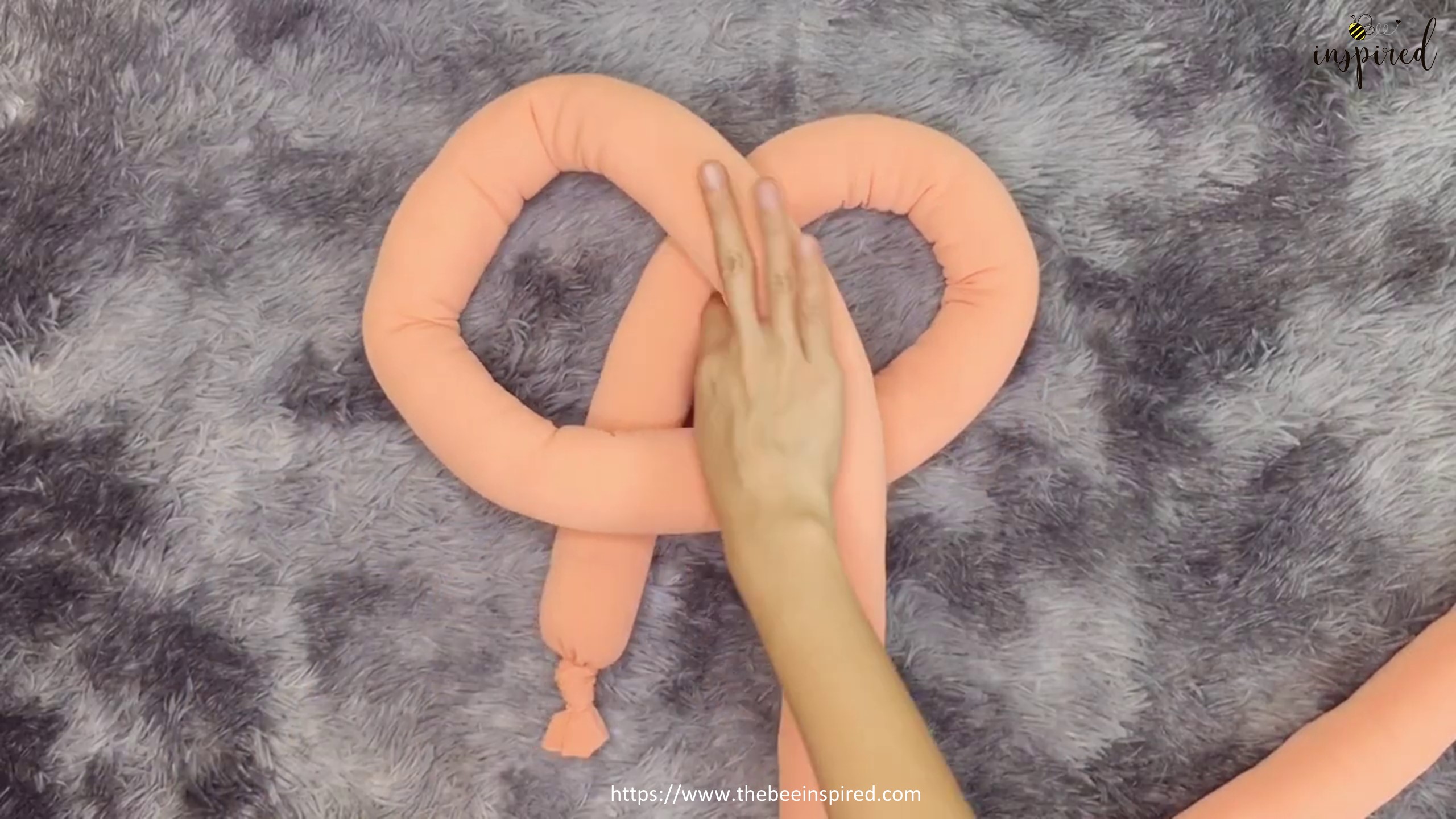DIY Knot Pillow_2_1