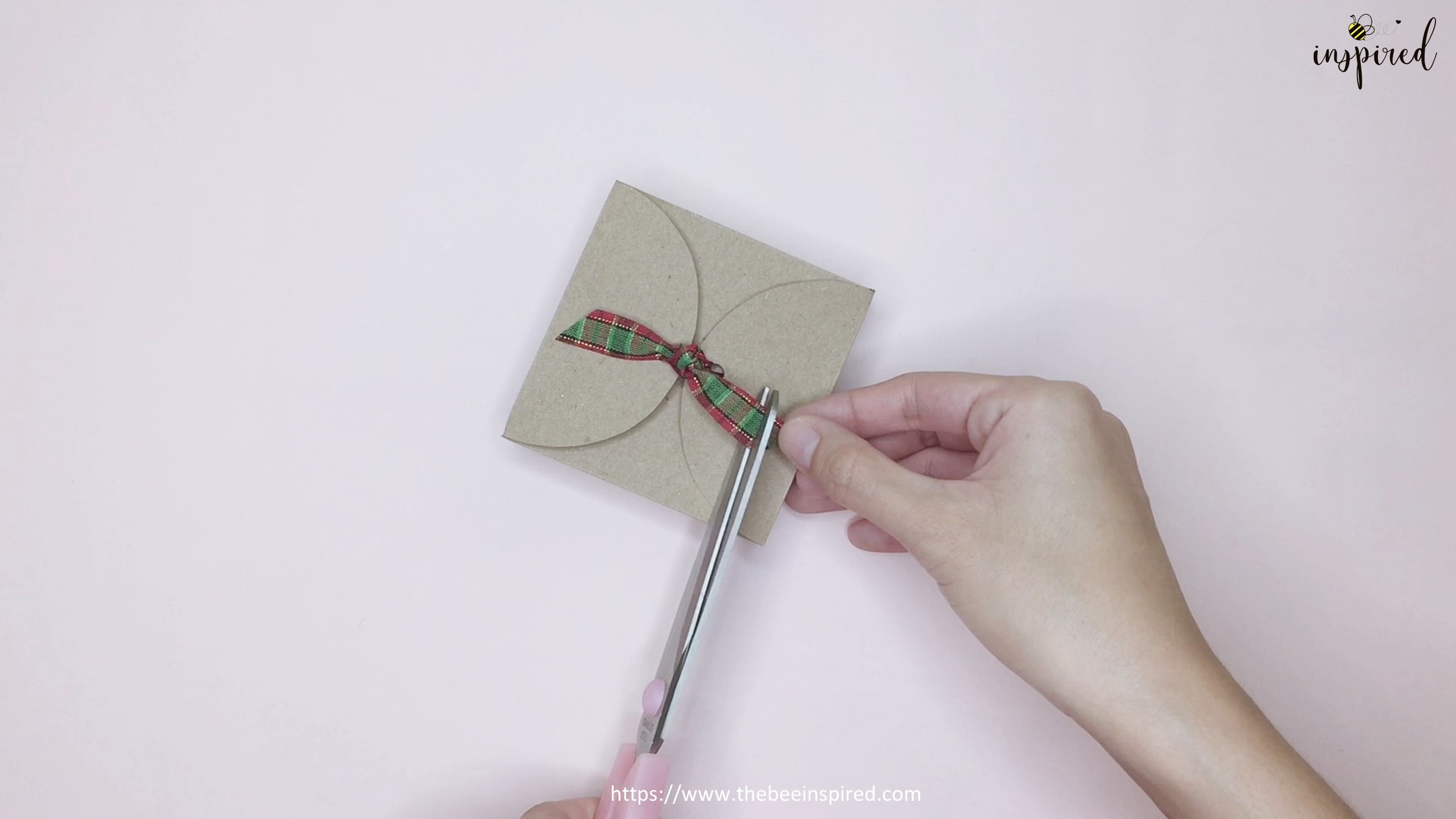 DIY Curve Top Paper Gift Box Packaging_23