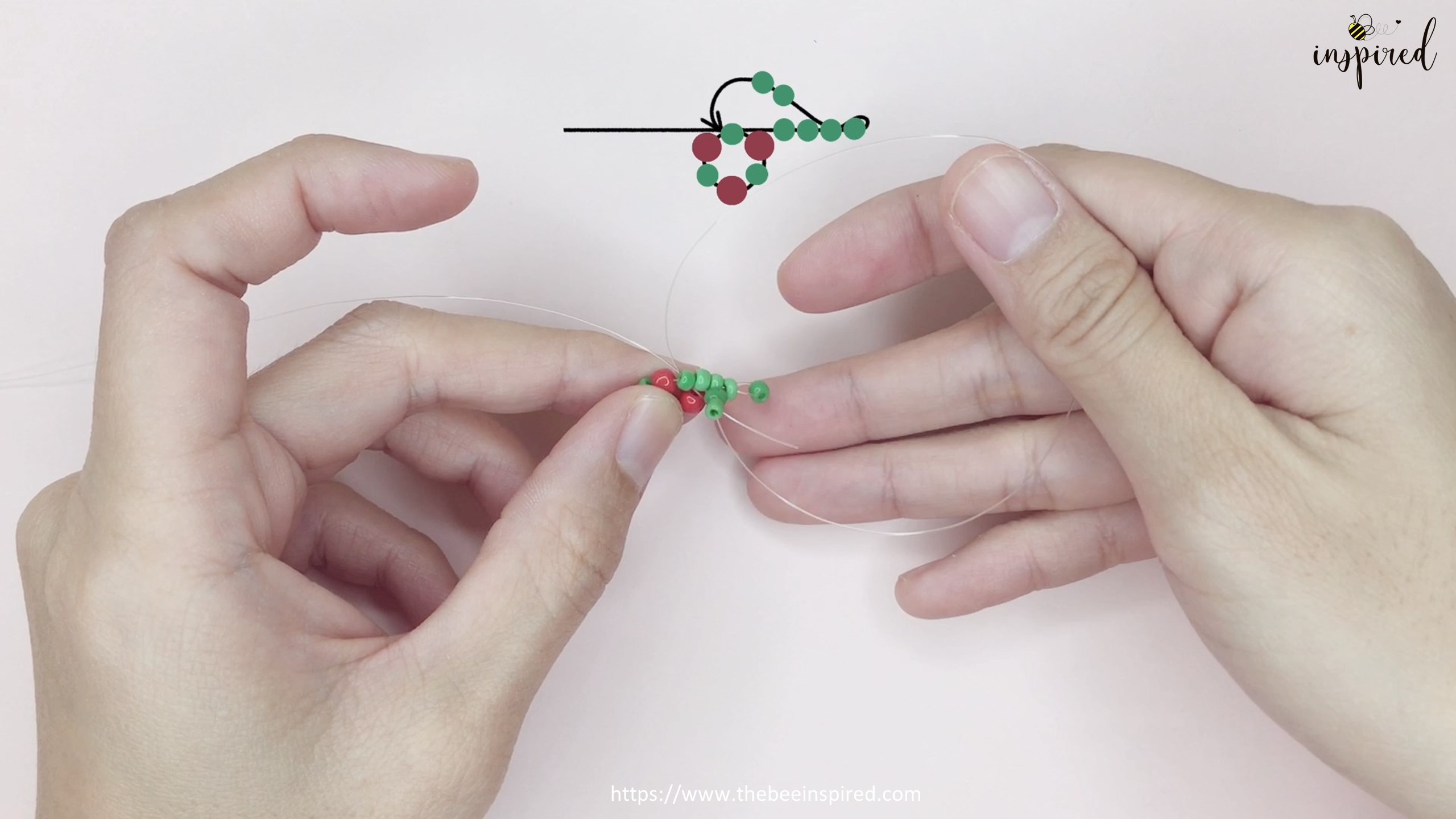 How to Make Mistletoe Beaded Ring for Christmas_10