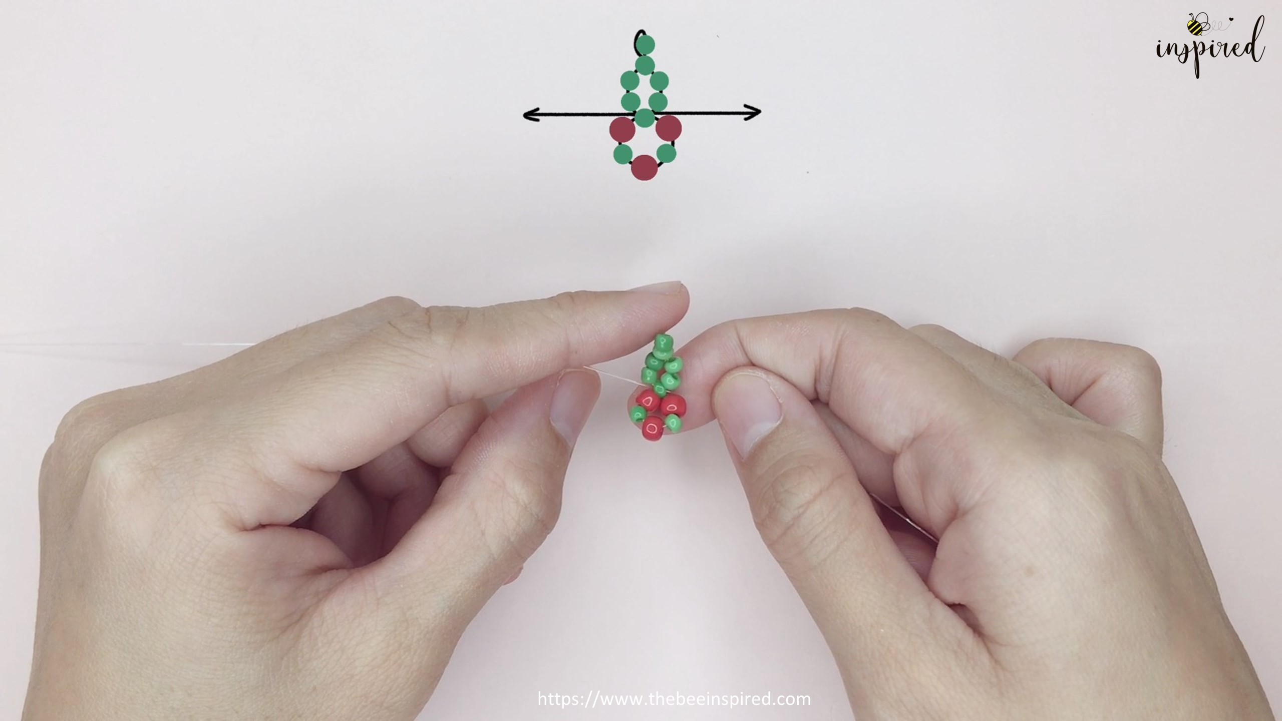 How to Make Mistletoe Beaded Ring for Christmas_11