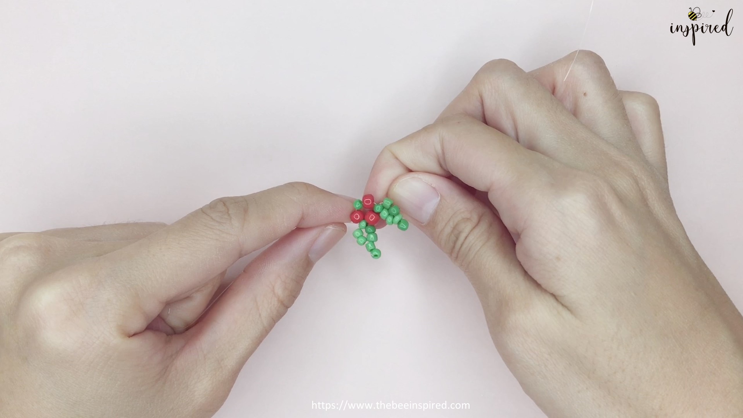 How to Make Mistletoe Beaded Ring for Christmas_17