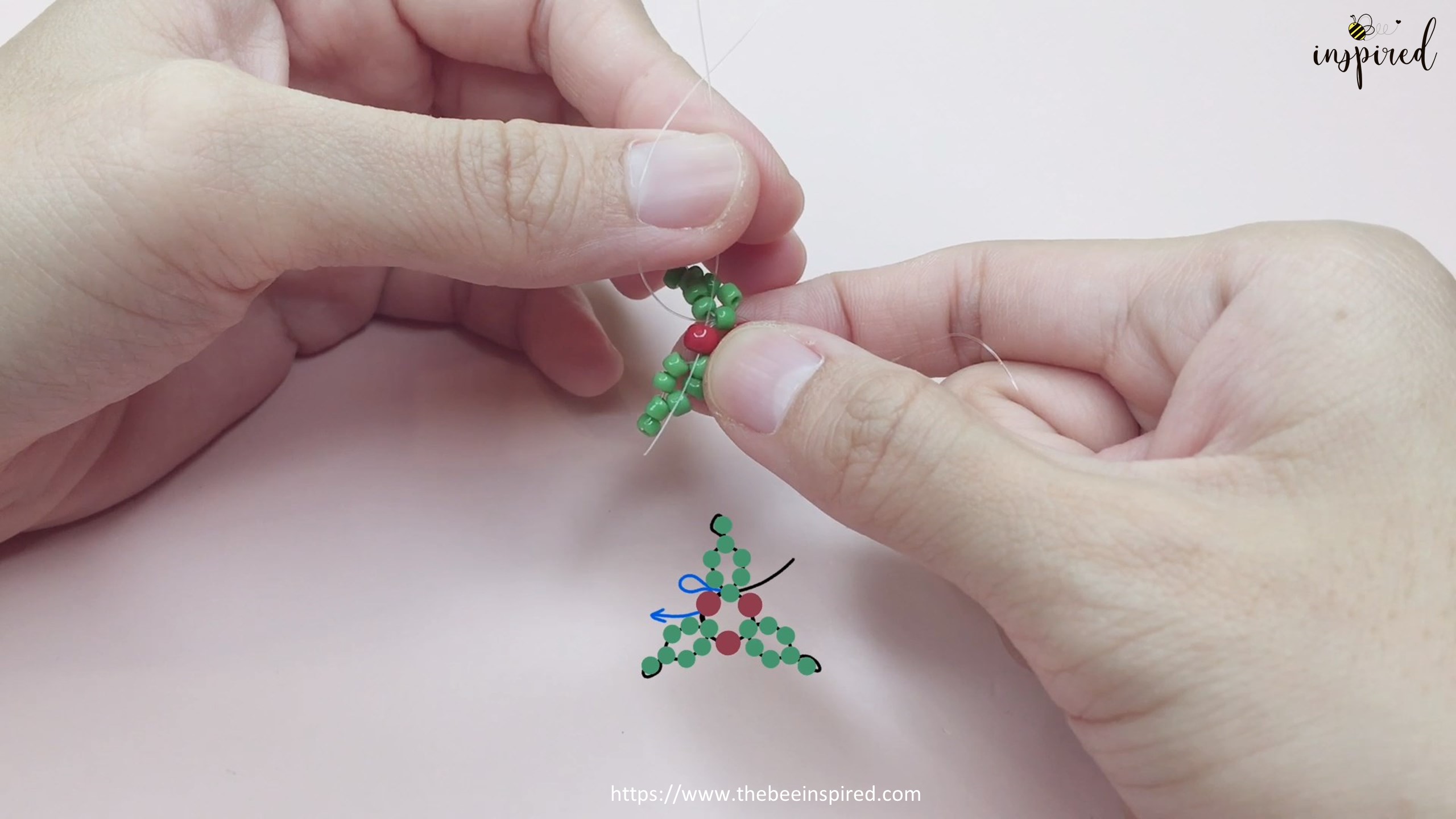 How to Make Mistletoe Beaded Ring for Christmas_28