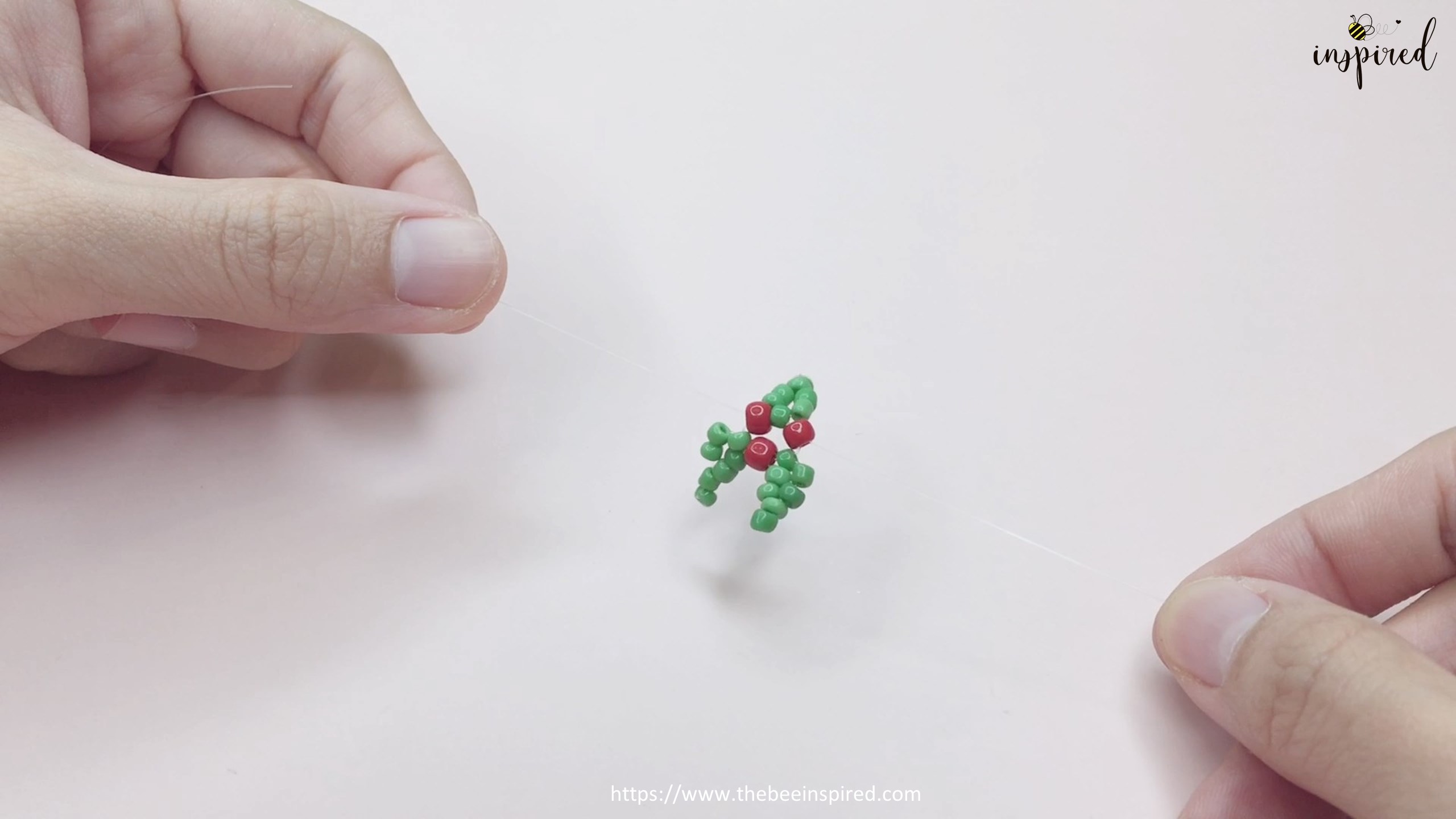 How to Make Mistletoe Beaded Ring for Christmas_30