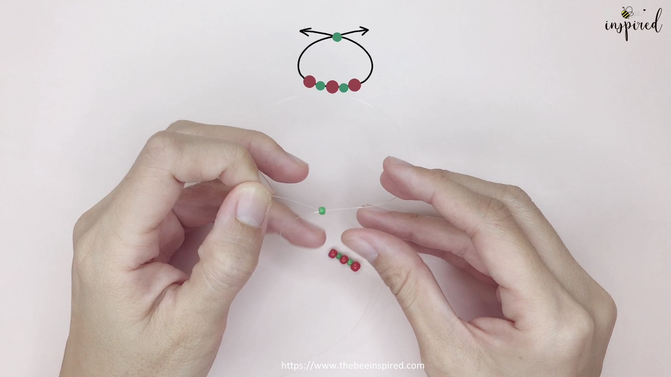 How to Make Mistletoe Beaded Ring for Christmas_4