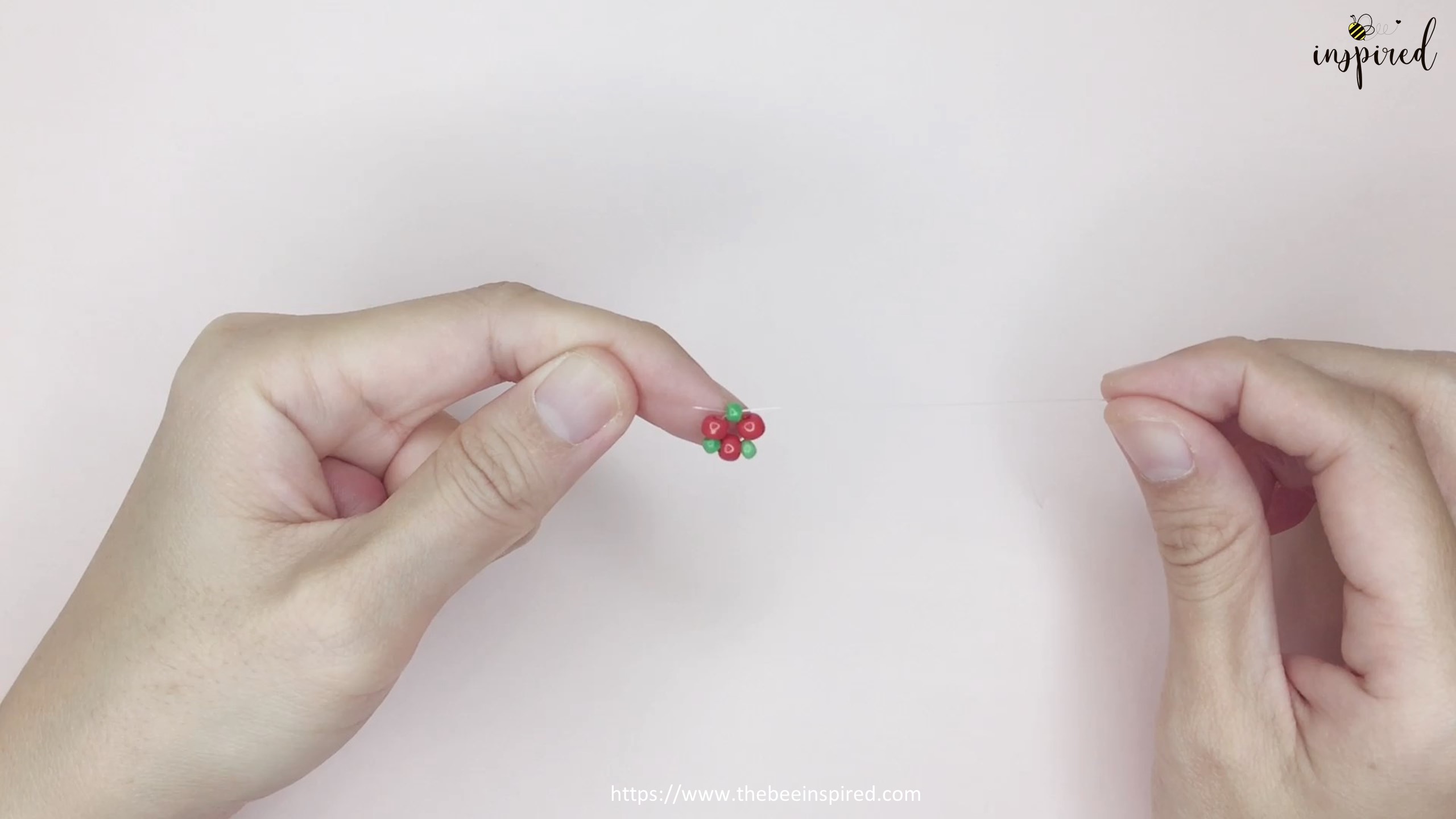 How to Make Mistletoe Beaded Ring for Christmas_5