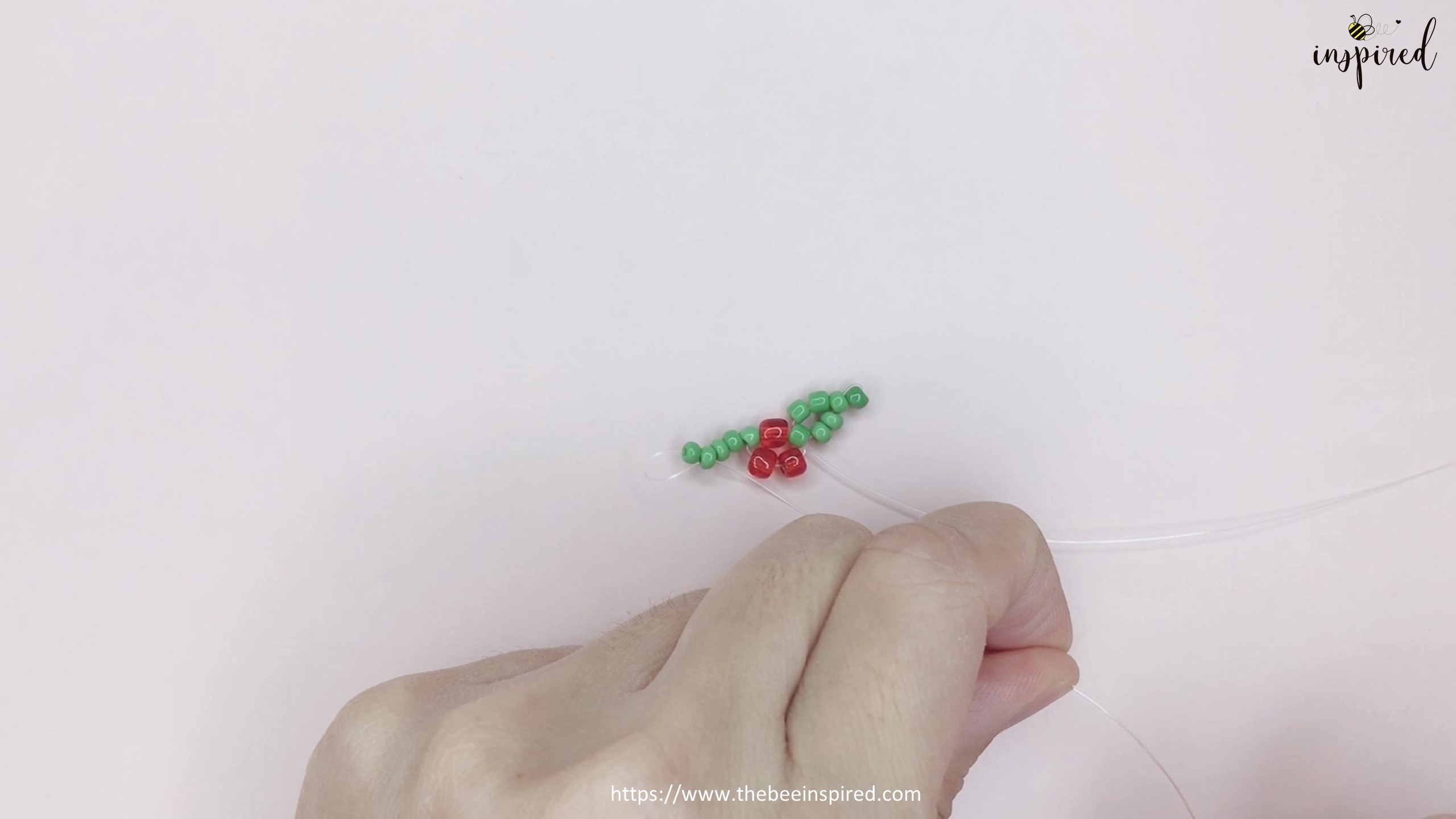 How to Make Mistletoe (2 Leaves) Beaded Ring for Christmas_17