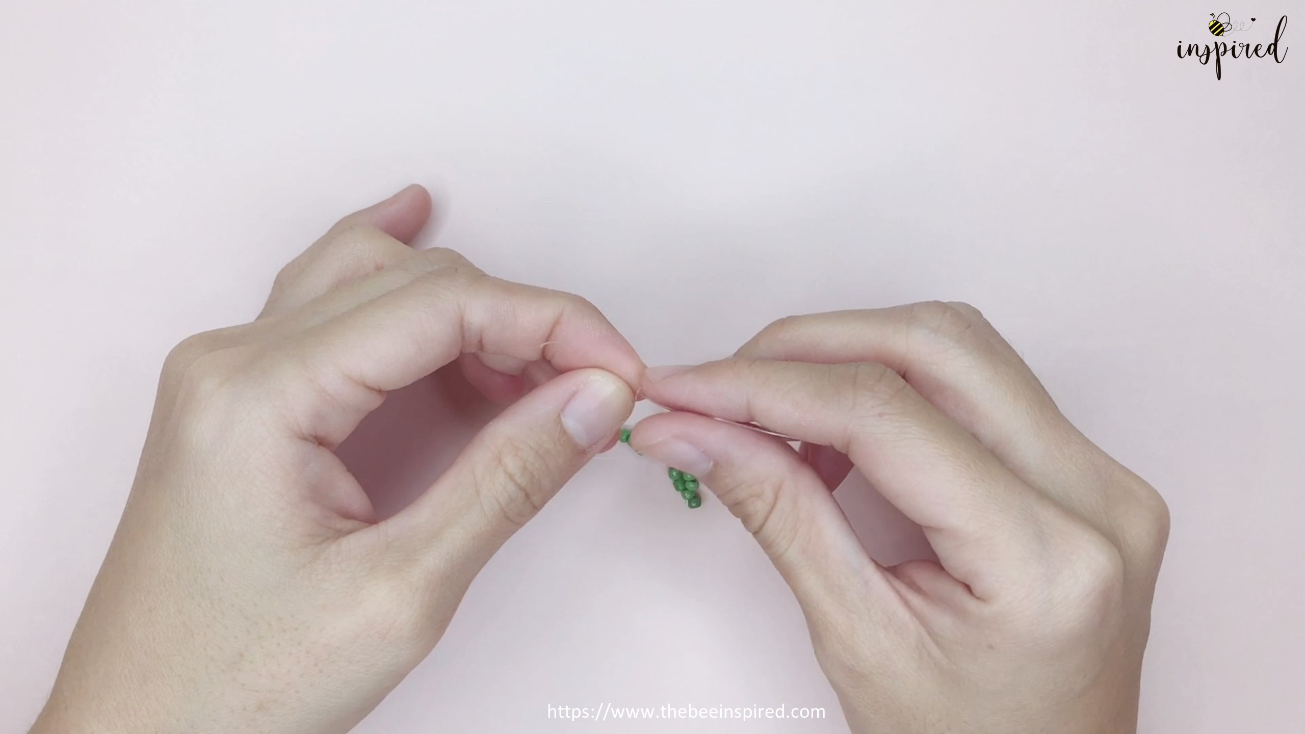 How to Make Mistletoe (2 Leaves) Beaded Ring for Christmas_23
