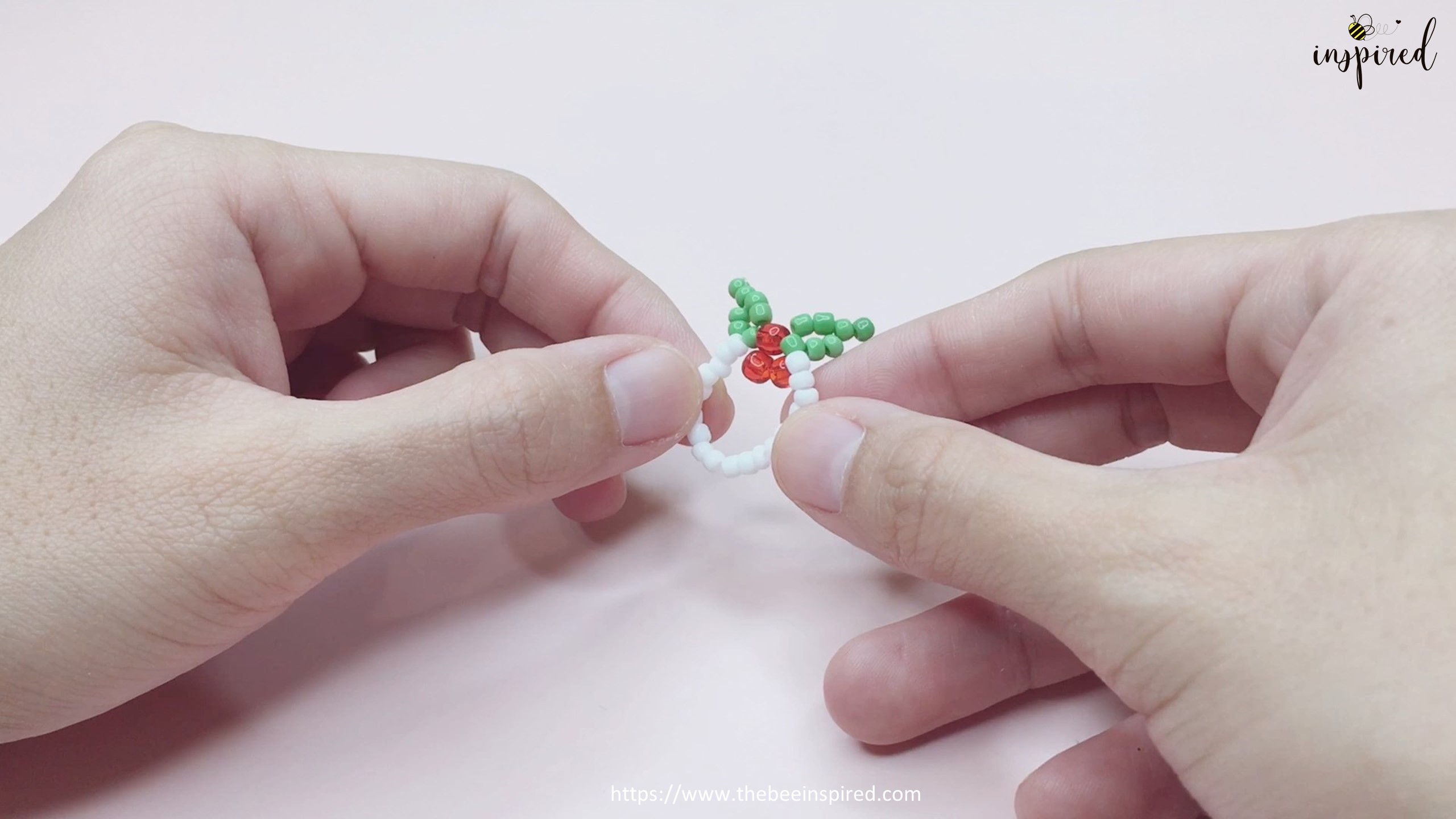 How to Make Mistletoe (2 Leaves) Beaded Ring for Christmas_27
