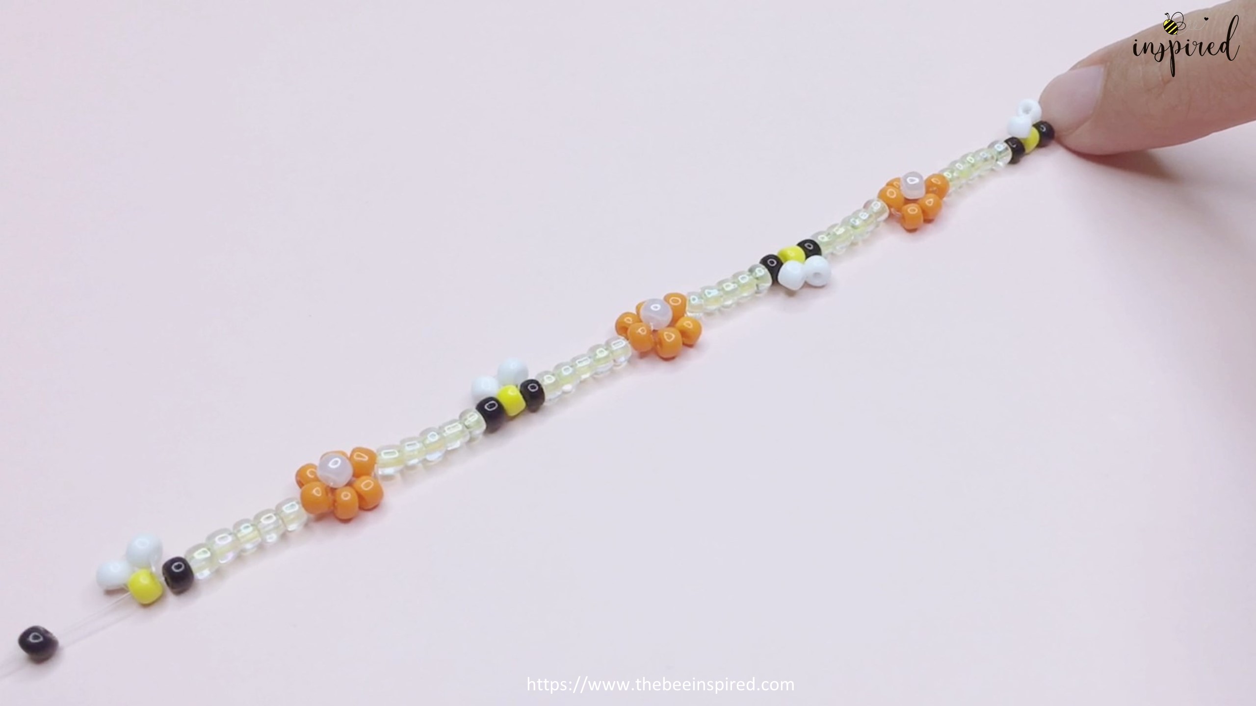 How to Make Bee and Daisy Flower Beaded Bracelet Jewelry_12