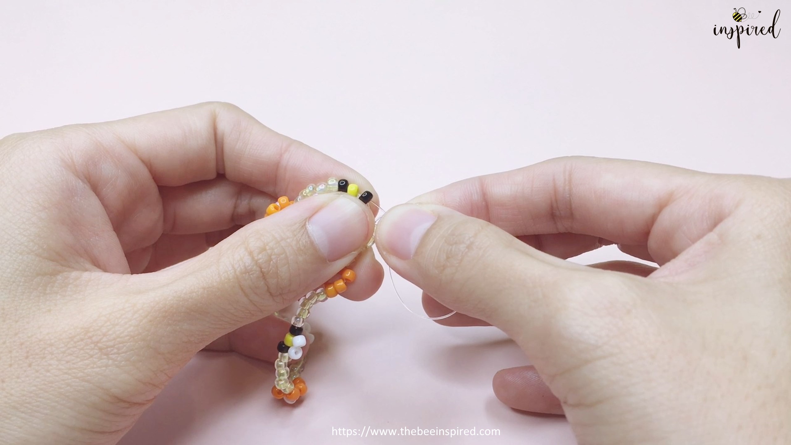 How to Make Bee and Daisy Flower Beaded Bracelet Jewelry_14