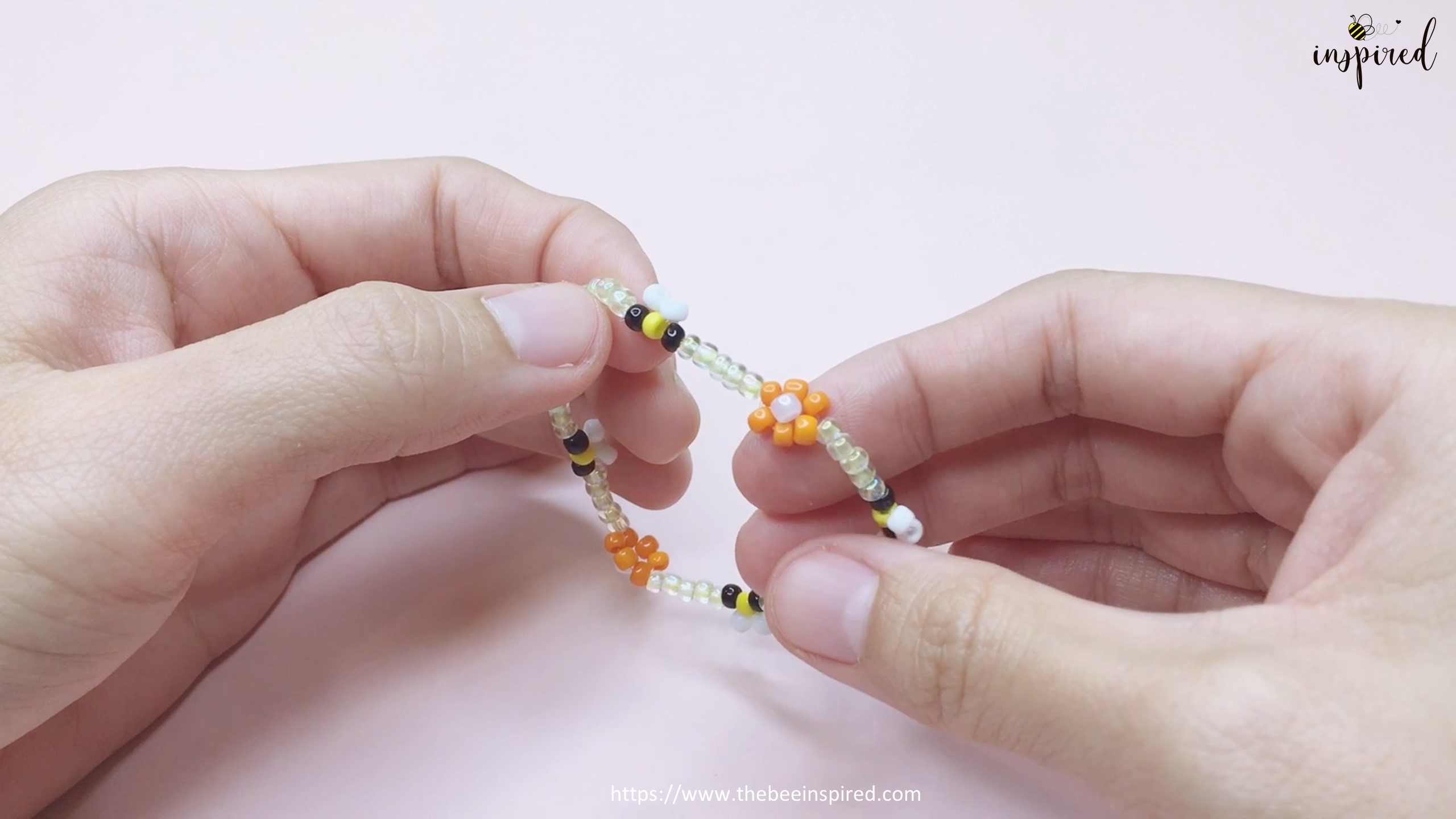 How to Make Bee and Daisy Flower Beaded Bracelet Jewelry_16