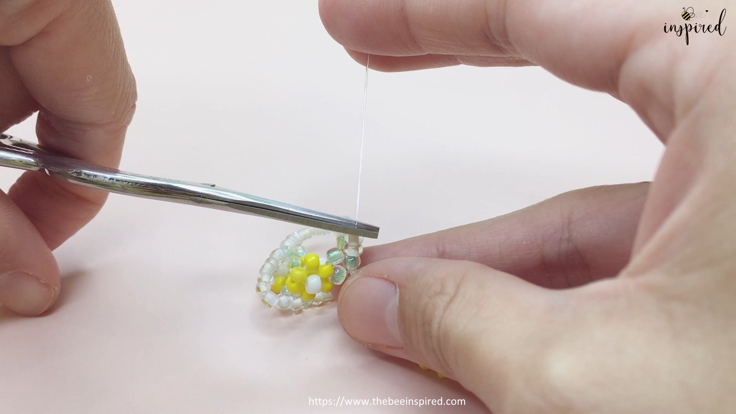 How to Make Daisy Flower Beaded Bracelet_26